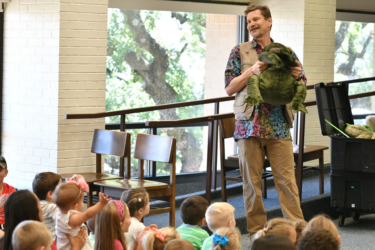 Singing zoologist Lucas Miller visits Bryan library